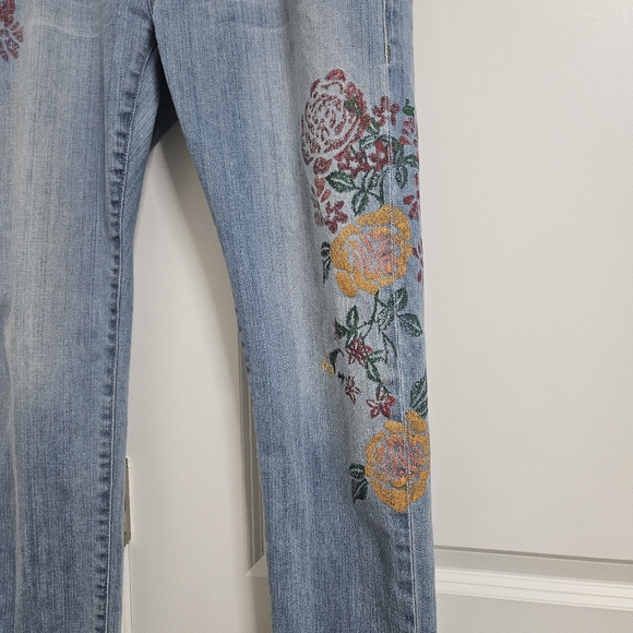 True Religion Liv Low-Rise Relaxed Floral Skinny Jeans Women's 28 Light Wash EUC - Picture 5 of 11